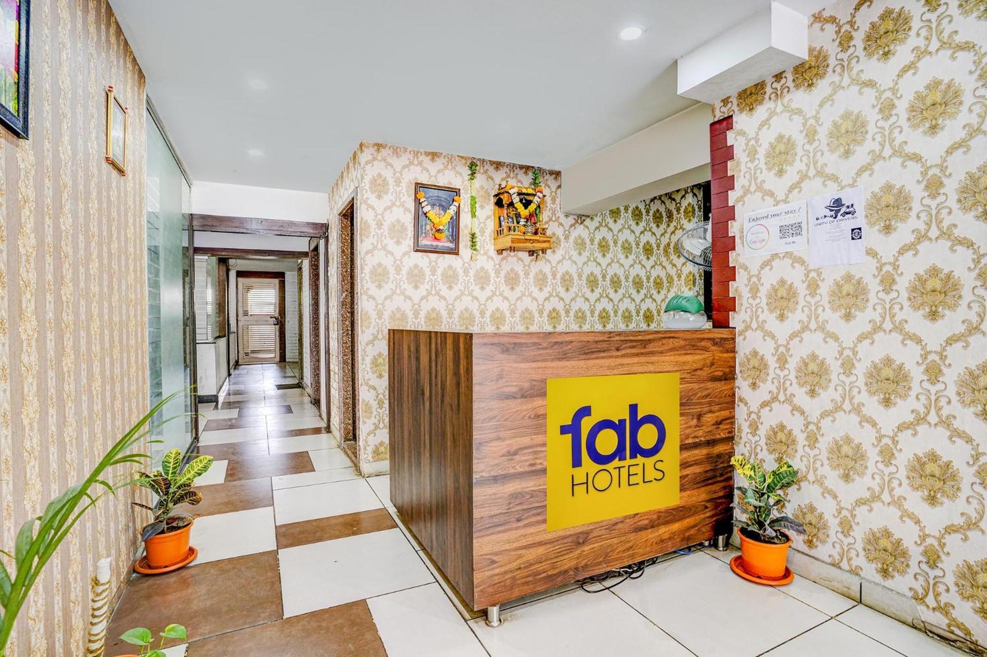 Hotel Gargi Deluxe Pune Dış mekan fotoğraf