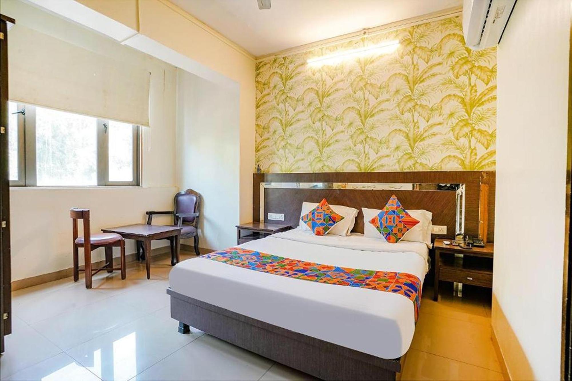 Hotel Gargi Deluxe Pune Dış mekan fotoğraf