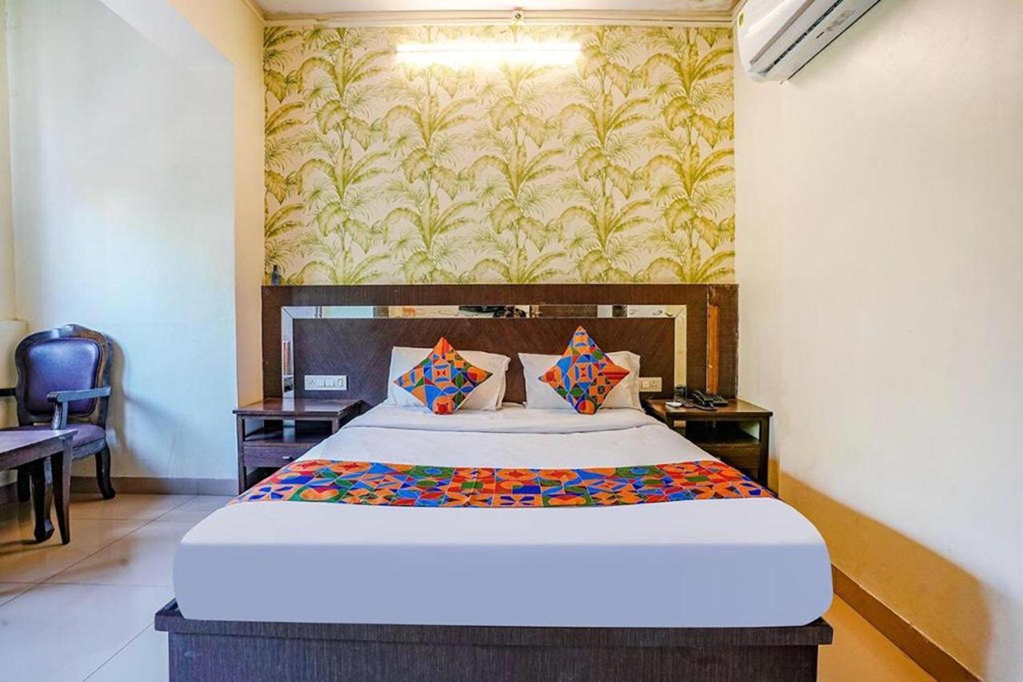 Hotel Gargi Deluxe Pune Dış mekan fotoğraf
